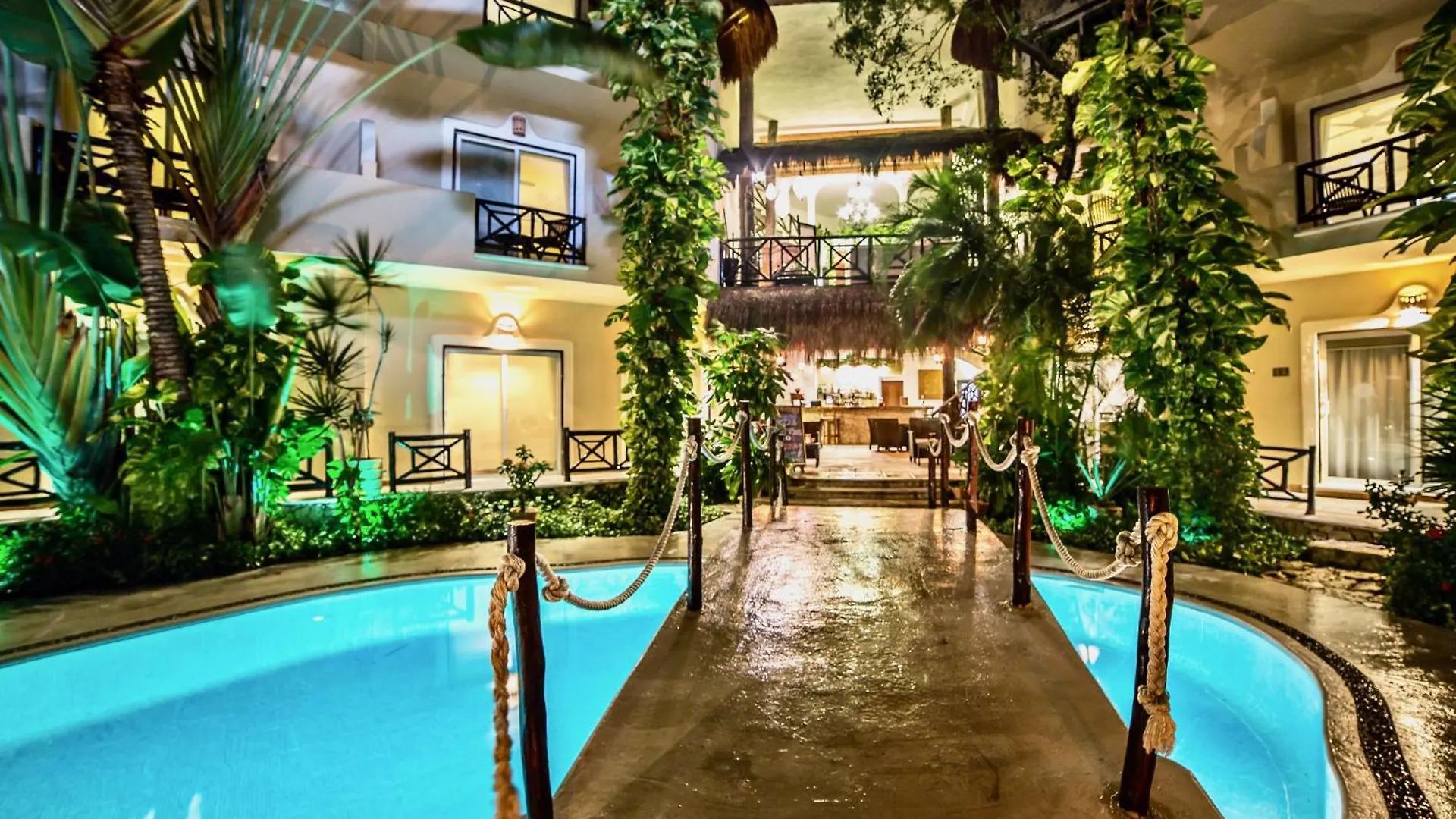 Riviera Del Sol Amazing Double Queen Junior Suite 304 Playa del Carmen Mexiko